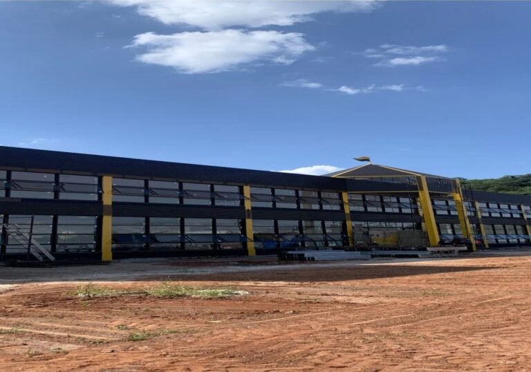 Obra Power Center Arujá — SP, 1.800 m², Construtora Faccini